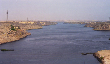 Le Nil au pied du haut barrage